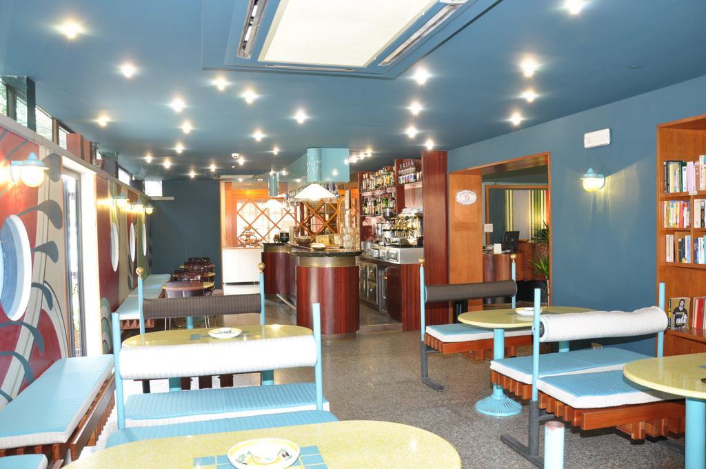 Hotel Carol Ріміні Екстер'єр фото